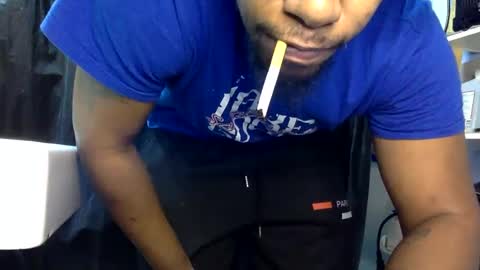 Snapshot of kinglibra420 chatting on 01/15/25, 01:23 loyal fuck online show from 01/15/25, 01:23