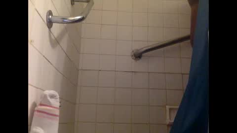 Snapshot of kinglibra420 chatting on 10/17/25, 08:28 loyal fuck online show from 10/17/25, 08:28