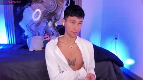 Snapshot of kingparker1 chatting on 02/15/26, 12:51 A L E X online show from 02/15/26, 12:51