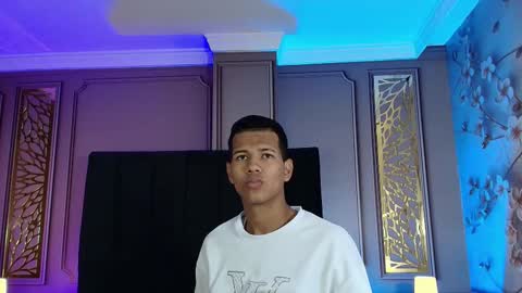 Snapshot of kingstark_ chatting on 09/13/25, 11:21 sebastian online show from 09/13/25, 11:21