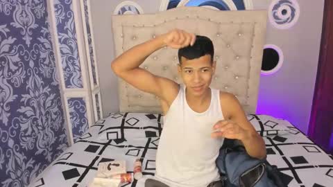 Snapshot of kingstark_ chatting on 10/06/25, 11:18 sebastian online show from 10/06/25, 11:18