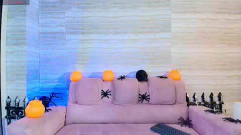 Snapshot of kingstark_ chatting on 10/16/25, 11:55 sebastian online show from 10/16/25, 11:55