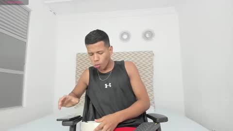 Snapshot of kingstark_ chatting on 10/17/25, 11:13 sebastian online show from 10/17/25, 11:13