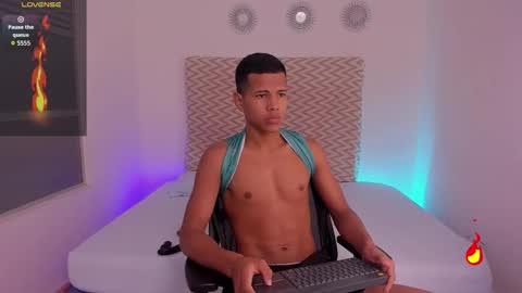 Snapshot of kingstark_ chatting on 10/18/25, 11:33 sebastian online show from 10/18/25, 11:33