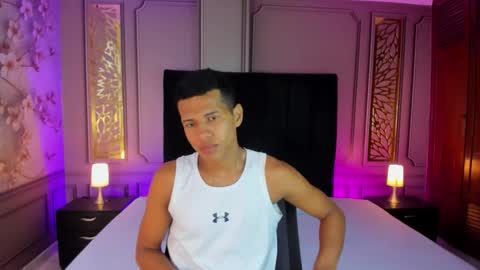 Snapshot of kingstark_ chatting on 10/23/25, 11:20 sebastian online show from 10/23/25, 11:20