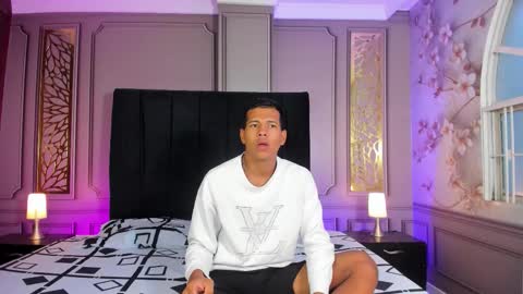 Snapshot of kingstark_ chatting on 10/26/25, 11:05 sebastian online show from 10/26/25, 11:05