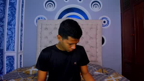 Snapshot of kingstark_ chatting on 10/30/25, 11:22 sebastian online show from 10/30/25, 11:22