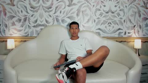 Snapshot of kingstark_ chatting on 11/14/25, 11:20 sebastian online show from 11/14/25, 11:20