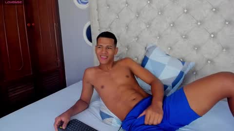 Snapshot of kingstark_ chatting on 11/22/25, 10:47 sebastian online show from 11/22/25, 10:47