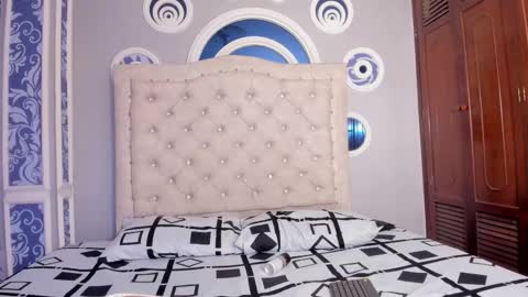 Snapshot of kingstark_ chatting on 12/14/25, 05:02 sebastian online show from 12/14/25, 05:02