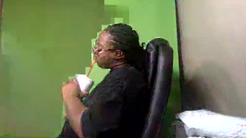 Snapshot of kingstudiobest chatting on 12/10/24, 02:05 kingstudiobestactor1 online show from 12/10/24, 02:05