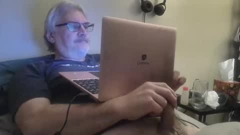 Snapshot of kingtongue10 chatting on 04/07/26, 11:32 kingtongue10 online show from 04/07/26, 11:32