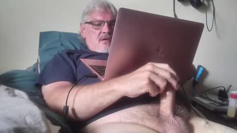 Snapshot of kingtongue10 chatting on 04/27/26, 06:39 kingtongue10 online show from 04/27/26, 06:39