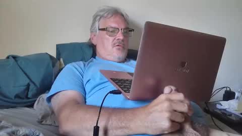 Snapshot of kingtongue10 chatting on 05/18/26, 11:10 kingtongue10 online show from 05/18/26, 11:10