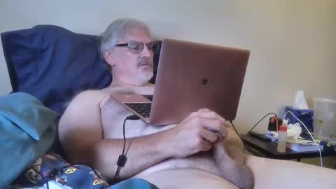 Snapshot of kingtongue10 chatting on 06/05/26, 03:18 kingtongue10 online show from 06/05/26, 03:18