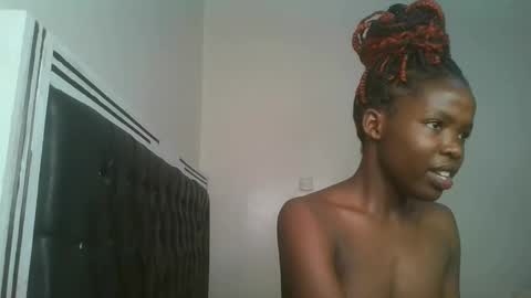 kinky_aria online show from 09/19/25, 05:24