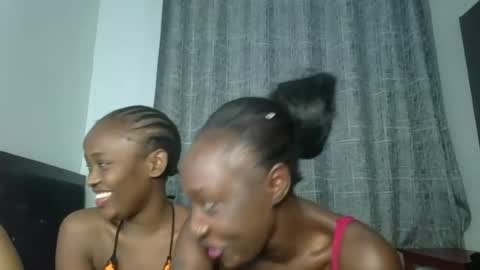 Snapshot of kinky_leila chatting on 06/13/26, 05:22 kinky_leila online show from 06/13/26, 05:22