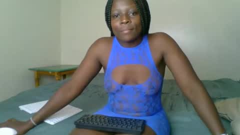 Snapshot of kinky_roey chatting on 02/16/25, 07:59 kinky_roey online show from 02/16/25, 07:59