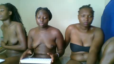 Snapshot of kinky_roey chatting on 02/20/25, 08:06 kinky_roey online show from 02/20/25, 08:06