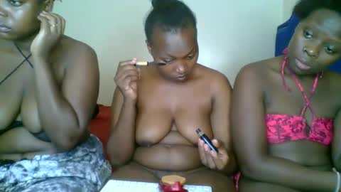 Snapshot of kinky_roey chatting on 03/02/25, 11:18 kinky_roey online show from 03/02/25, 11:18