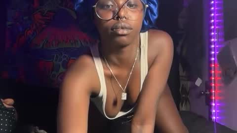 Snapshot of kinkycoupleinteracial chatting on 09/20/25, 01:06 interracialfacial online show from 09/20/25, 01:06