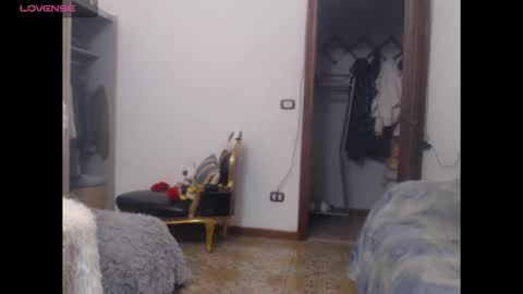 Snapshot of kinkyerikat chatting on 10/19/25, 11:38 Anya online show from 10/19/25, 11:38