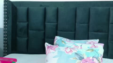 Snapshot of kinkyhousewifee_ chatting on 03/15/26, 11:49 MISS RYN online show from 03/15/26, 11:49
