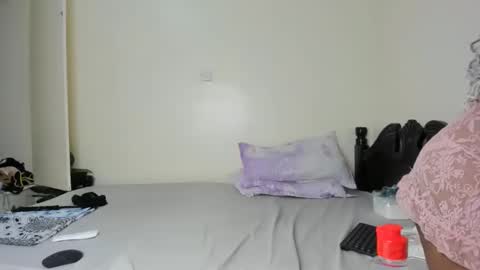 Snapshot of kinkylyla chatting on 01/04/25, 07:02 Kinky online show from 01/04/25, 07:02