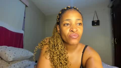 Snapshot of kinkylyla chatting on 02/17/25, 09:30 Kinky online show from 02/17/25, 09:30