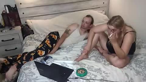 Snapshot of kinkyqueenandpet95 chatting on 09/29/25, 03:33 kinkyqueenandpet95 online show from 09/29/25, 03:33