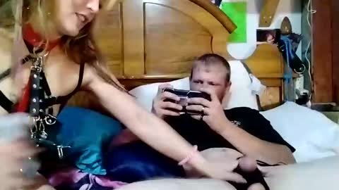 Snapshot of kinkyteam6969 chatting on 10/31/25, 09:32 kinkyteam6969 online show from 10/31/25, 09:32