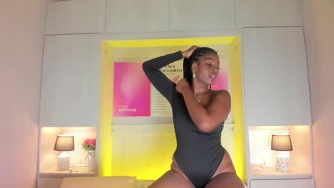 M A R A  online show from 12/15/25, 07:51