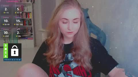 Snapshot of kira_love_sleep chatting on 02/22/25, 05:24 you know thumb up me please its important online show from 02/22/25, 05:24