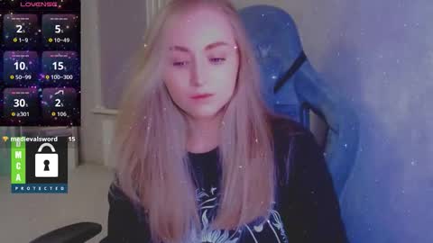 Snapshot of kira_love_sleep chatting on 10/30/25, 03:02 you know thumb up me please its important online show from 10/30/25, 03:02