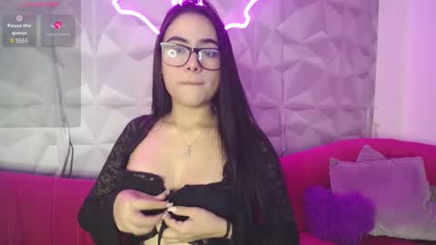 Snapshot of kira_moon_01 chatting on 10/22/25, 07:57 kira_moon_01 online show from 10/22/25, 07:57
