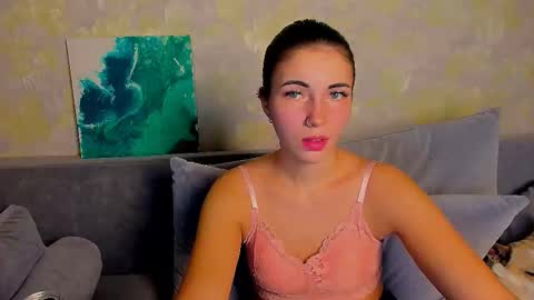 Snapshot of kira_moon_1 chatting on 10/30/25, 08:31 Kira online show from 10/30/25, 08:31