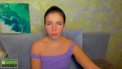 Snapshot of kira_moon_1 chatting on 11/08/25, 10:19 Kira online show from 11/08/25, 10:19