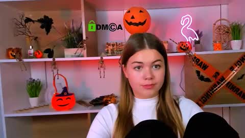 kira_vee online show from 10/28/25, 04:09