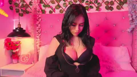 Kira online show from 06/12/26, 07:46