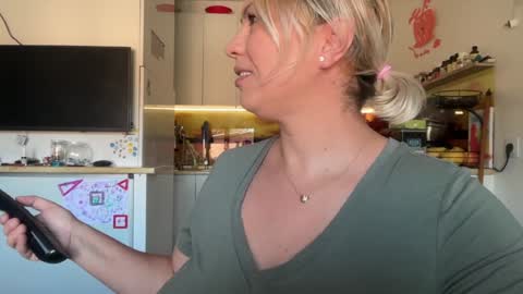 KiraDivine online show from 09/20/25, 09:43