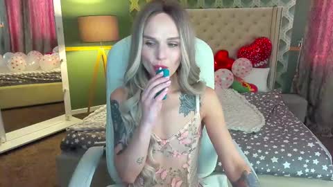 kiragrayyy online show from 02/11/25, 01:41