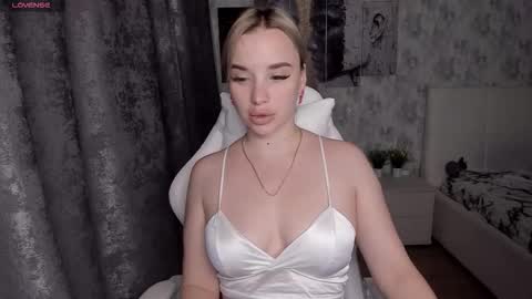 Snapshot of kirakrox chatting on 10/12/25, 06:40 kirakrox online show from 10/12/25, 06:40