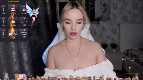 Snapshot of kirakrox chatting on 10/15/25, 07:47 kirakrox online show from 10/15/25, 07:47