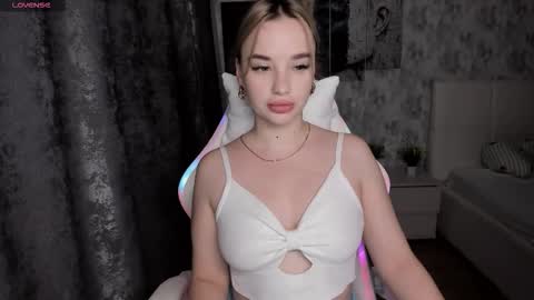 Snapshot of kirakrox chatting on 10/18/25, 07:25 kirakrox online show from 10/18/25, 07:25