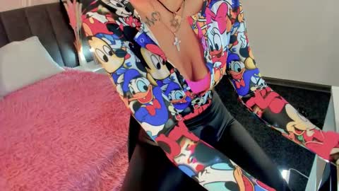 Kira online show from 09/17/25, 01:51