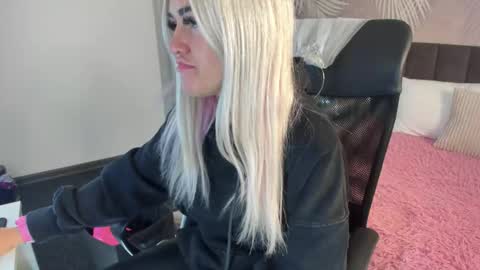 Kira online show from 09/29/25, 01:44