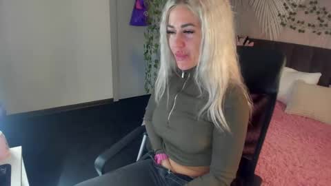 Kira online show from 10/25/25, 01:57