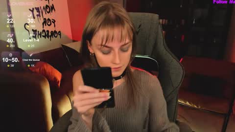 Snapshot of kiramontoyaa chatting on 10/23/25, 08:40 Kira online show from 10/23/25, 08:40