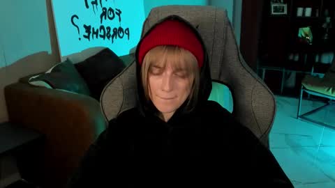 Snapshot of kiramontoyaa chatting on 11/01/25, 02:41 Kira online show from 11/01/25, 02:41