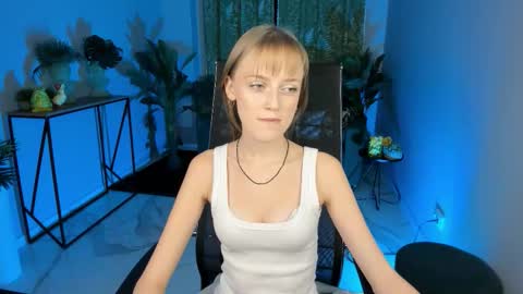 Snapshot of kiramontoyaa chatting on 11/09/25, 05:44 Kira online show from 11/09/25, 05:44